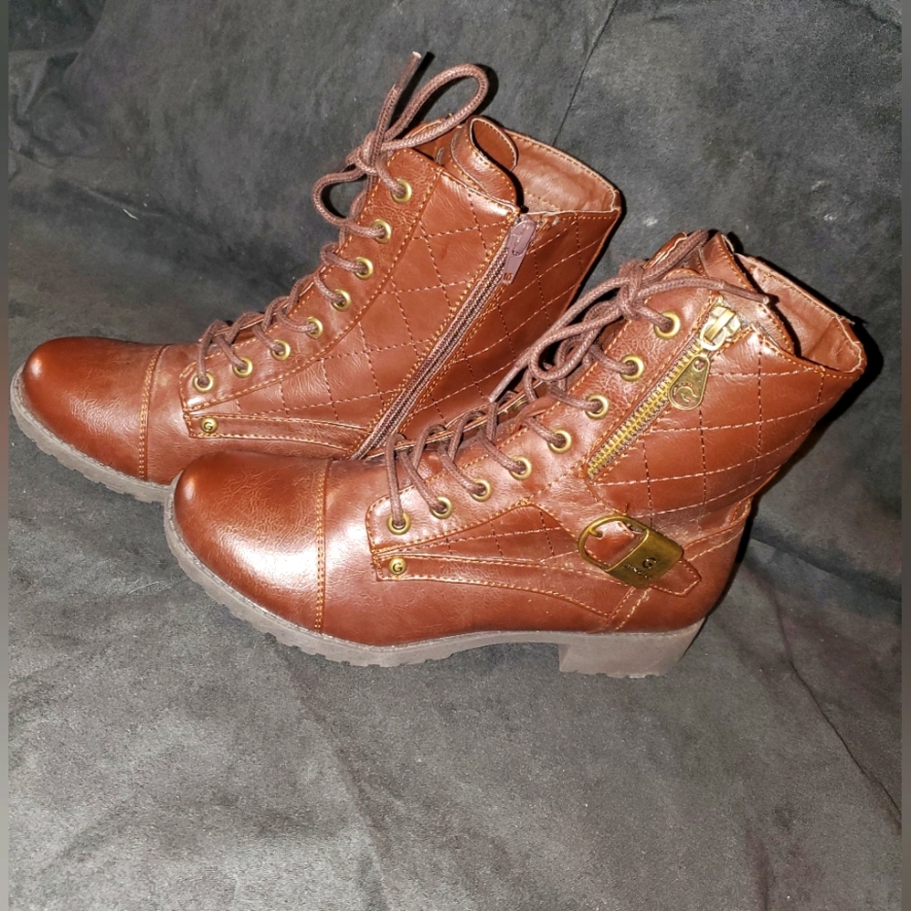 Women's 6.5 Guess lace and zip up brown boot